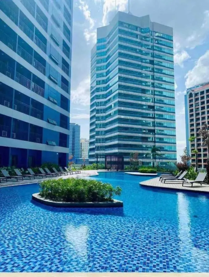 Cozy Condo Apartment In Makati / Manila With Mall, Restaurants, Groceries, Pool, Netflix, Disney+ And More