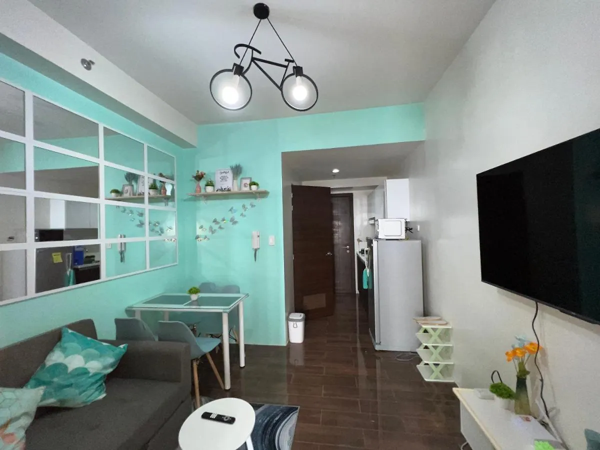 Cozy Condo Apartment In Makati / Manila With Mall, Restaurants, Groceries, Pool, Netflix, Disney+ And More