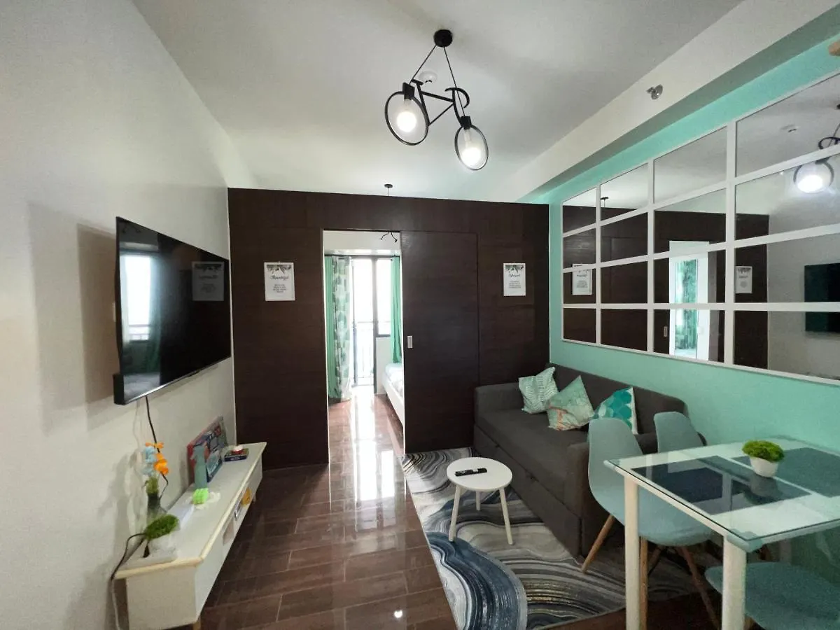 Cozy Condo Apartment In Makati / Manila With Mall, Restaurants, Groceries, Pool, Netflix, Disney+ And More