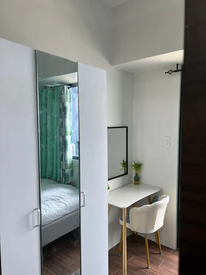 Cozy Condo Apartment In Makati / Manila With Mall, Restaurants, Groceries, Pool, Netflix, Disney+ And More 0*,