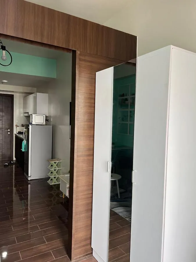 Cozy Condo Apartment In Makati / Manila With Mall, Restaurants, Groceries, Pool, Netflix, Disney+ And More