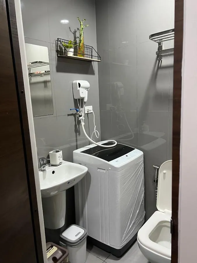 Cozy Condo Apartment In Makati / Manila With Mall, Restaurants, Groceries, Pool, Netflix, Disney+ And More