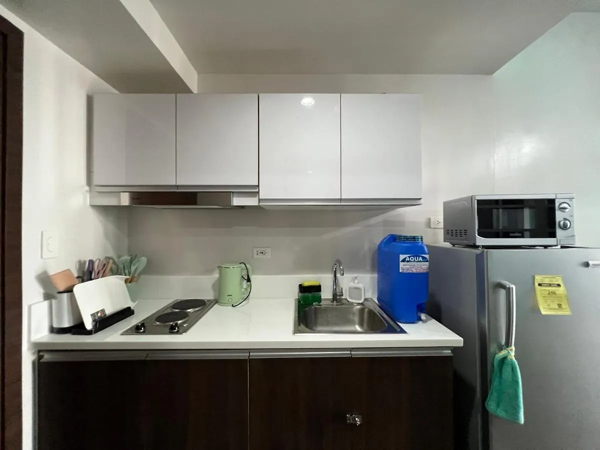 Cozy Condo Apartment In Makati / Manila With Mall, Restaurants, Groceries, Pool, Netflix, Disney+ And More