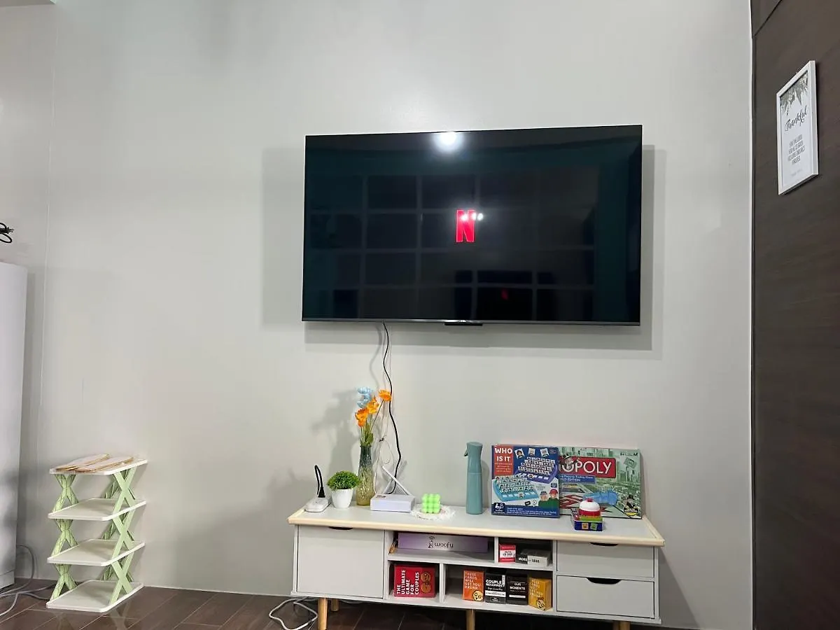 Cozy Condo Apartment In Makati / Manila With Mall, Restaurants, Groceries, Pool, Netflix, Disney+ And More 0*,  Filippijnen