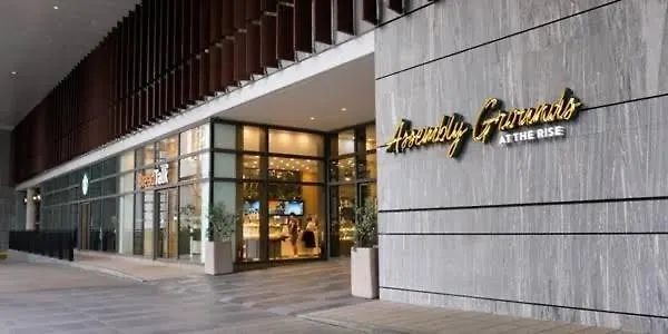 Cozy Condo Apartment In Makati / Manila With Mall, Restaurants, Groceries, Pool, Netflix, Disney+ And More