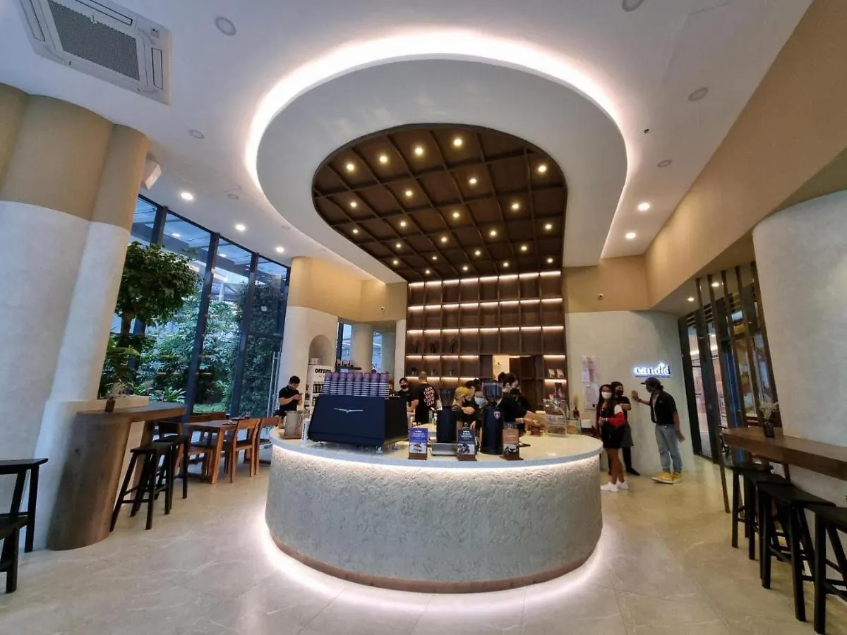 Cozy Condo Apartment In Makati / Manila With Mall, Restaurants, Groceries, Pool, Netflix, Disney+ And More