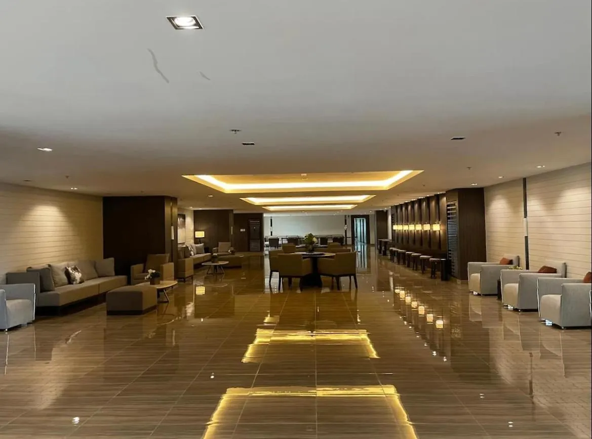 Cozy Condo Apartment In Makati / Manila With Mall, Restaurants, Groceries, Pool, Netflix, Disney+ And More