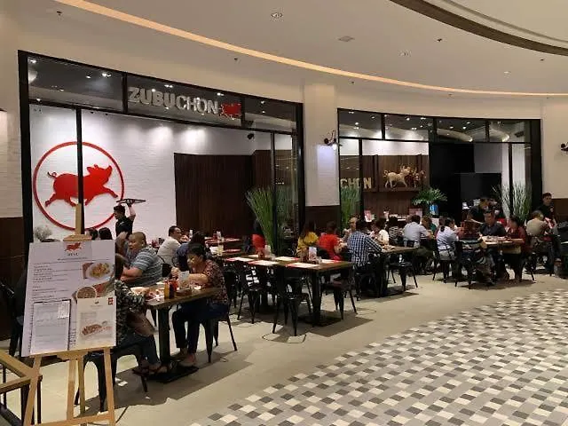 Cozy Condo Apartment In Makati / Manila With Mall, Restaurants, Groceries, Pool, Netflix, Disney+ And More