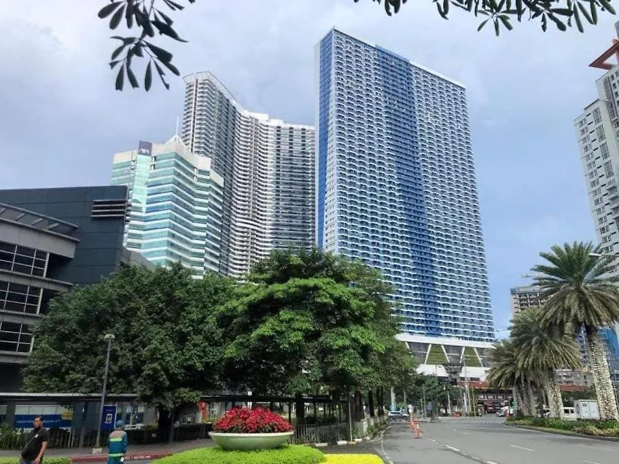 Cozy Condo Apartment In Makati / Manila With Mall, Restaurants, Groceries, Pool, Netflix, Disney+ And More