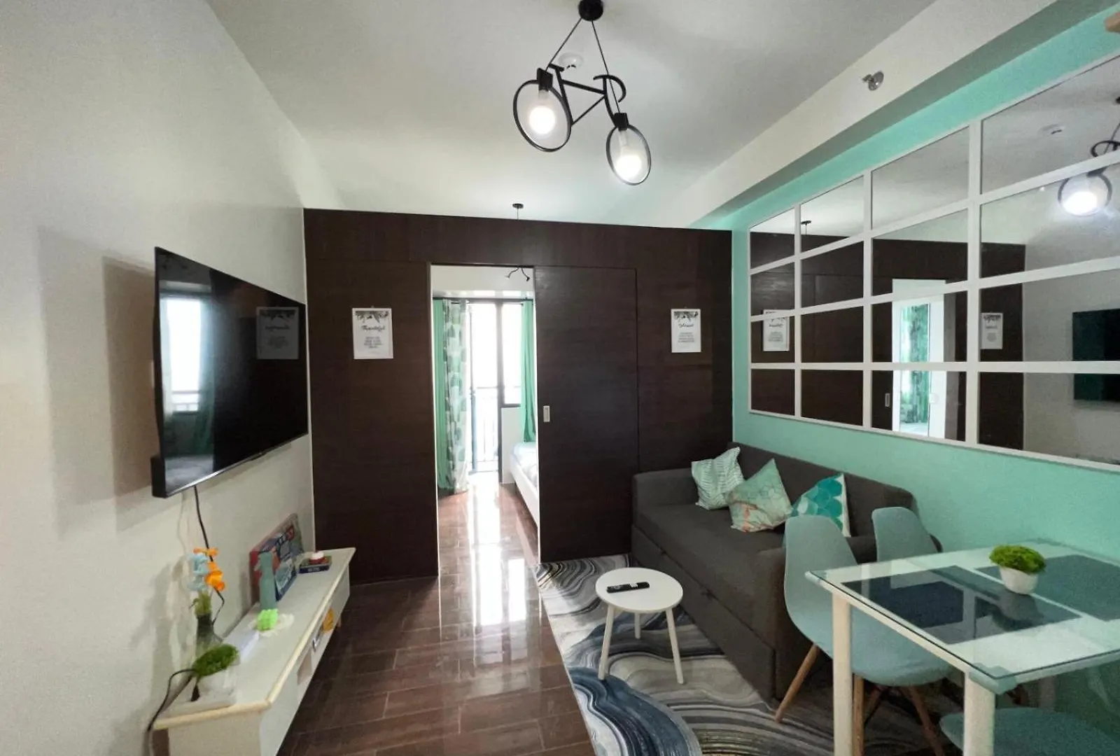 Cozy Condo Apartment In Makati / Manila With Mall, Restaurants, Groceries, Pool, Netflix, Disney+ And More