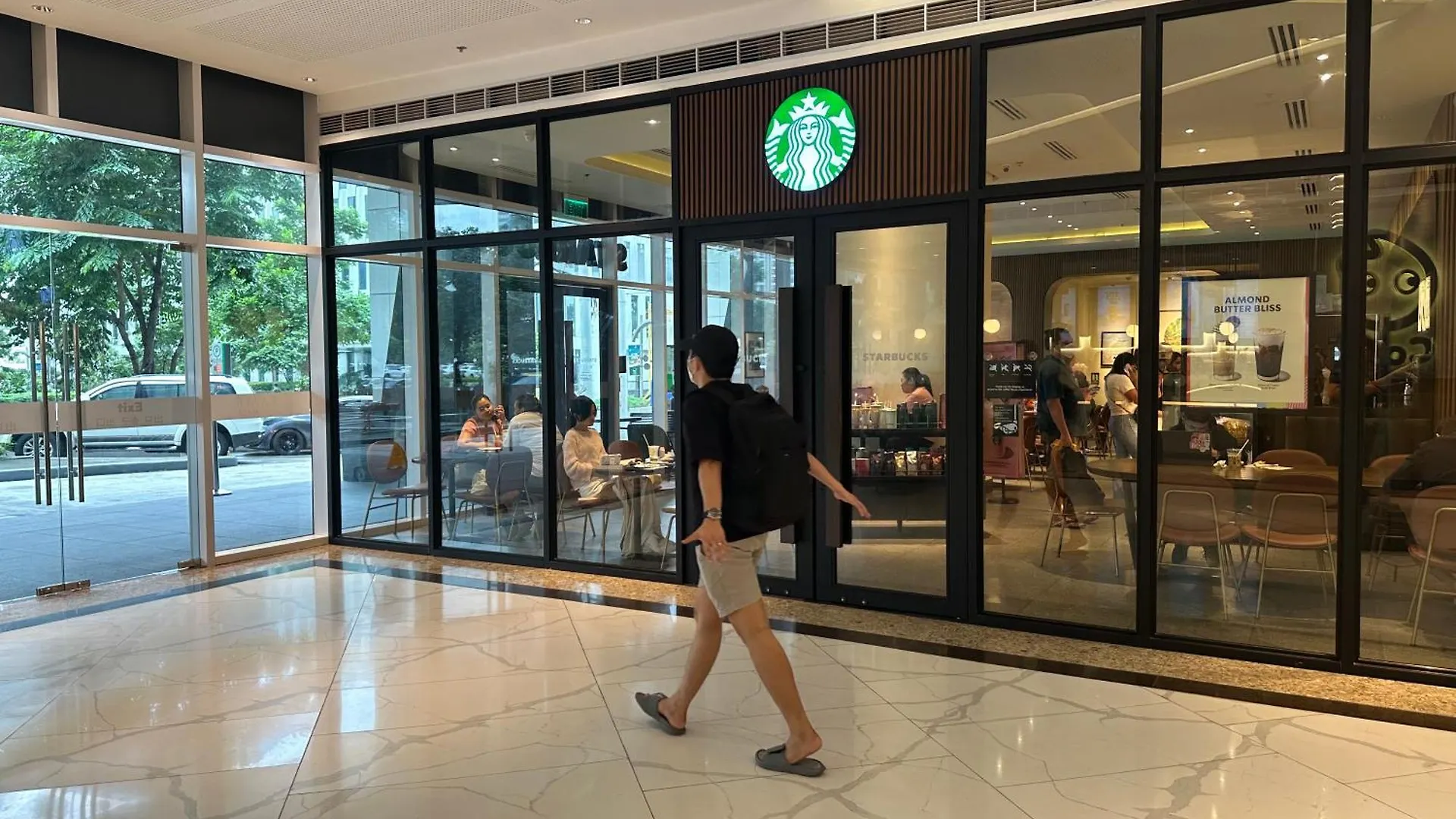 Cozy Condo Apartment In Makati / Manila With Mall, Restaurants, Groceries, Pool, Netflix, Disney+ And More 0*,  Filippijnen